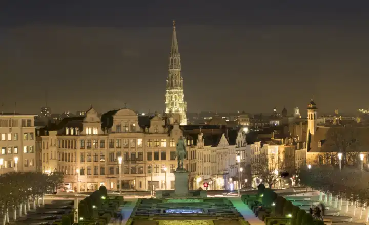 Blick vom Kunstberg auf Brüssel, im Hintergrund der Rathausturm, BrÃ ssel, Belgien, Europa
