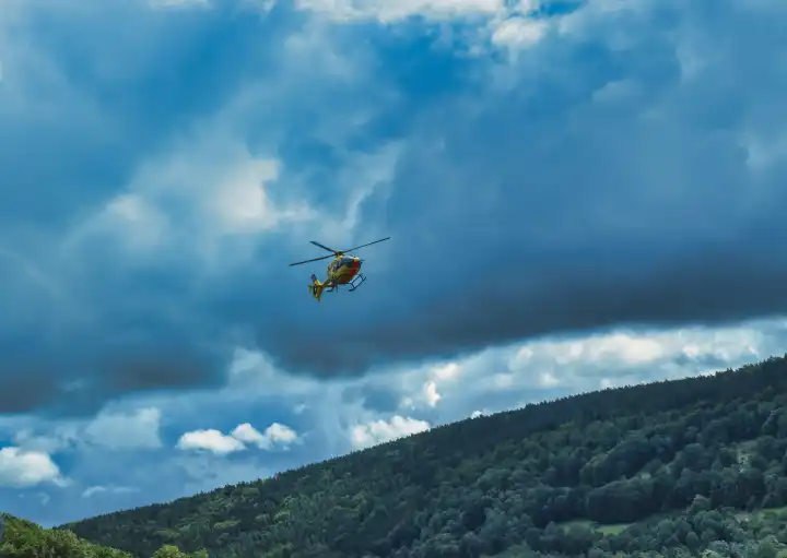 ADAC Hubschrauber im Landeanflug zum Klinikum Kulmbach