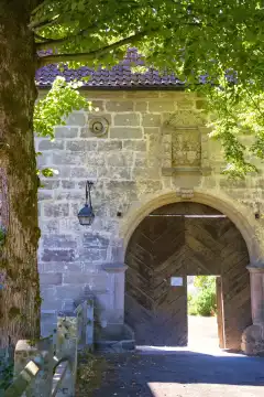 Wasserschloss Mitwitz Äußeres Tor mit Wappenstein