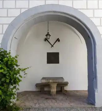 Sitzecke im Innenhof des Wasserschlosses von Mitwitz