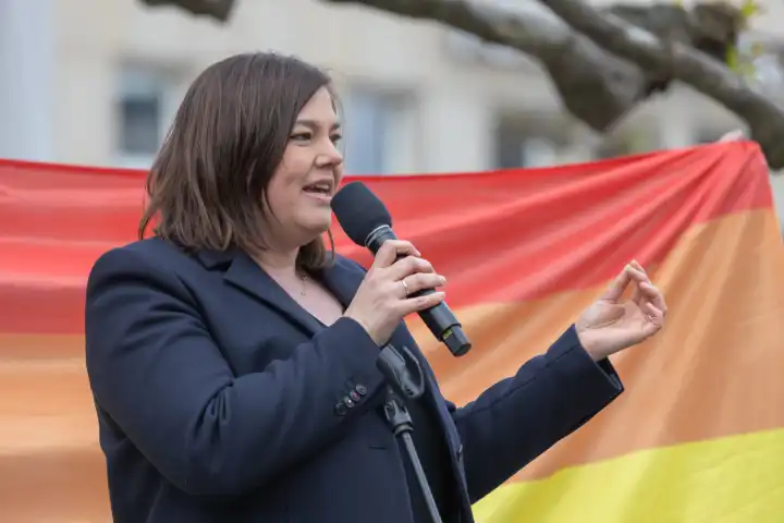 Katharina Fegebank, 2. Bürgermeisterin von Hamburg, beim Rainbow-Flash in Hamburg