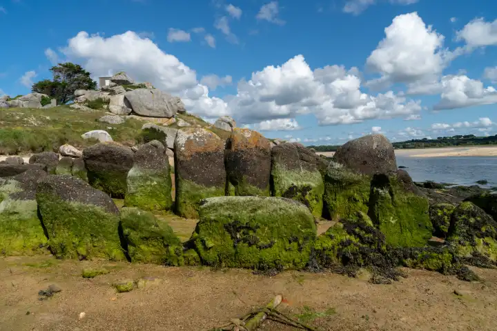 Steinzeitlicher Dolmen von Guinirvit bei Plouescat, Bretagne