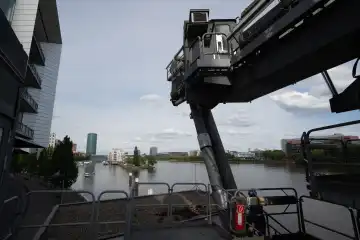 Coal unloading bridge at Frankfurt's Westhafen
