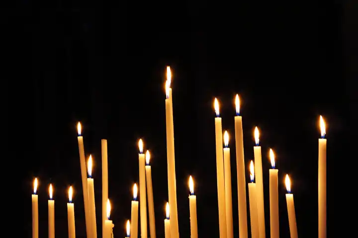 Kerzen, Gedenken, Gedenkkerzen, Tod, Erinnerung, brennen, Licht, Lichter, Ewigkeit