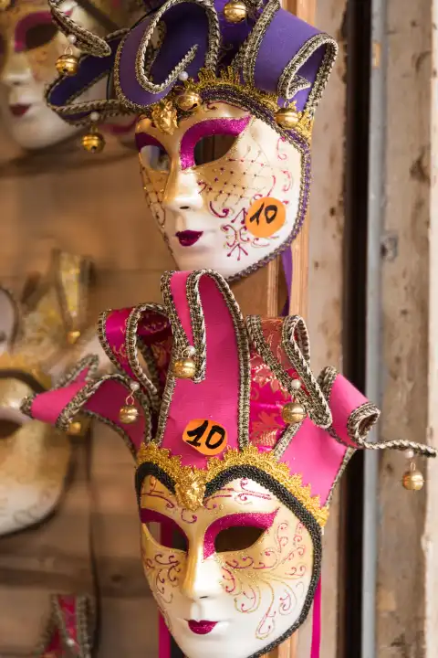 bunte Masken in Venedig zum Karneval und Faschingsfest