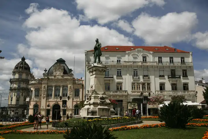 Statue von Joaquim Antonio de Aguiar, auf dem Platz Largo da Portagem, Coimbra, Region Centro, Portugal, Europa