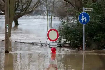Flooding on the Rhine in Cologne, flooding of roads and roads