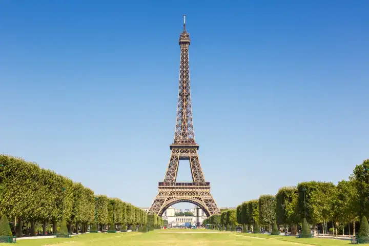 Paris  Frankreich   23 Juli 2019: Paris Eiffelturm Eiffel Turm Eiffel Turm Wahrzeichen Reise reisen in Frankreich