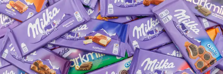 Milka Schokolade Schokoladen verschiedene Sorten Hintergrund Banner