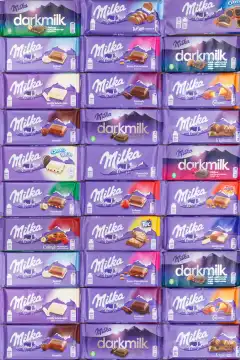 Milka Schokolade Schokoladen verschiedene Sorten Hintergrund Hochformat