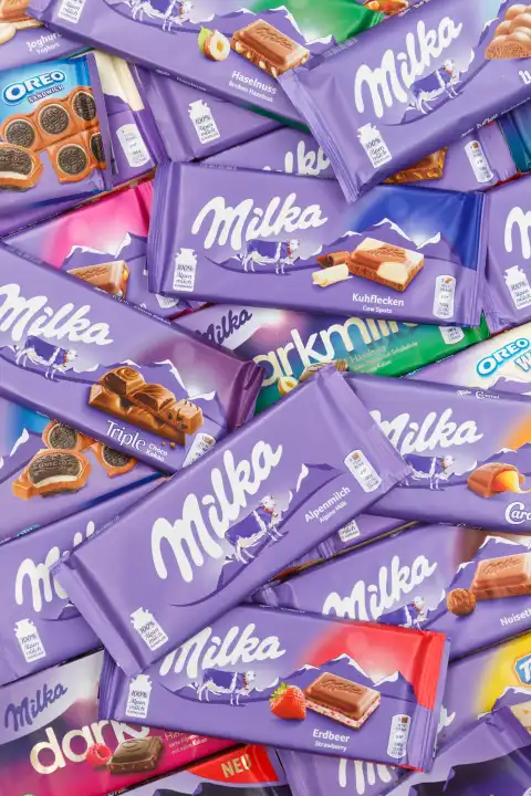 Milka Schokolade Schokoladen verschiedene Sorten Hintergrund Hochformat