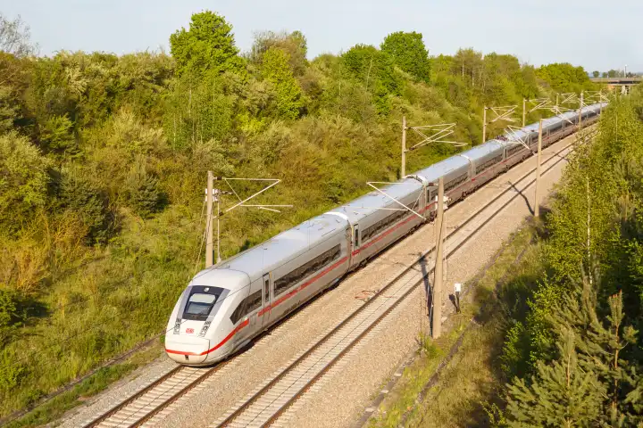 9 Mai 2021: ICE 4 Zug der Deutsche Bahn DB auf der Neubaustrecke NBS Mannheim  Stuttgart in Deutschland
