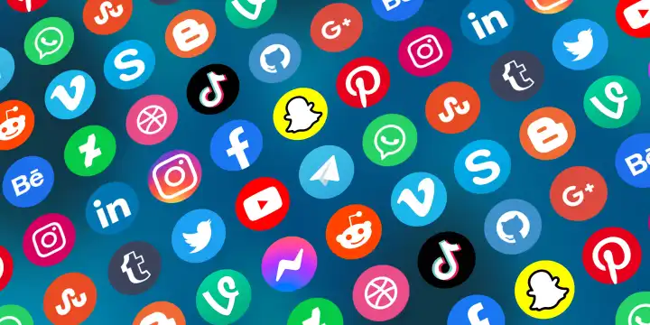 Logo von soziale Medien Icons soziales Netzwerk Facebook  Instagram  YouTube  Twitter und WhatsApp im Internet Banner in Deutschland