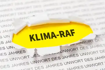 Stuttgart, Deutschland - 8. Januar 2023: Klima-RAF als abwertender Ausdruck für Klimaaktivisten als Unwort des Jahres Konzept in Stuttgart, Deutschland.