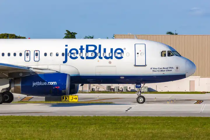 Fort Lauderdale, USA - 14. November 2022: Ein Airbus A320 Flugzeug der jetBlue Airways mit dem Kennzeichen N729JB auf dem Flughafen Fort Lauderdale (FLL) in den USA.