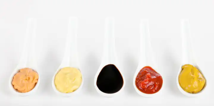 Sauces mixed in the ceramic spoons