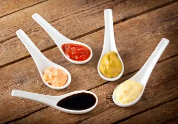Sauces mixed in the ceramic spoons