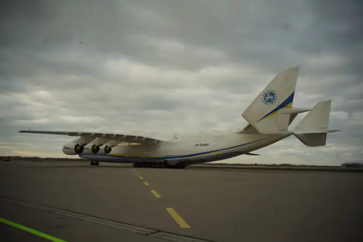 Das grösste Flugzeug der Welt Antonov 225