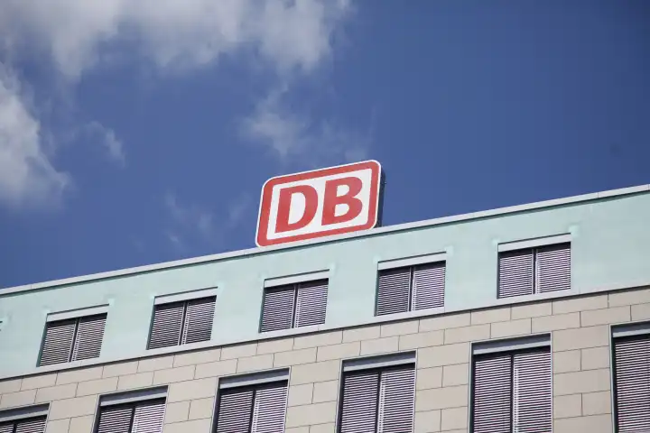 DB Logo auf Bürohaus am Nordbahnhof