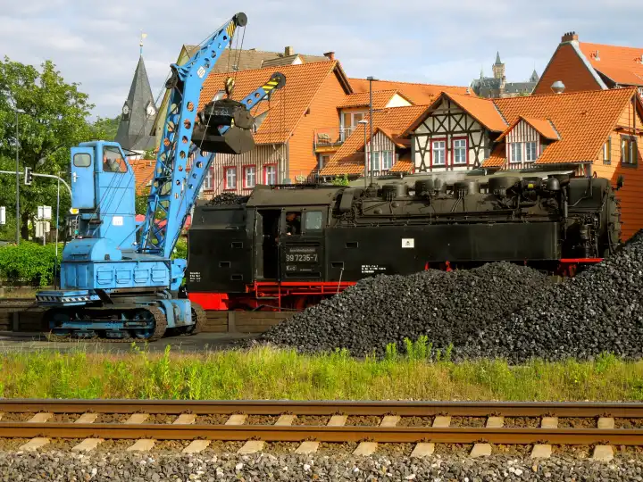 Harzer Schmalspur Bahnen Bekohlung einer Dampflokomotive