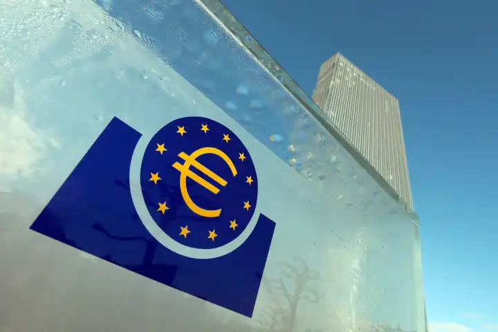 Schild mit Logo und Schriftzug Europäische Zentralbank Eurosystem an der EZB Europäische Zentralbank in Frankfurt, Hessen Deutschland