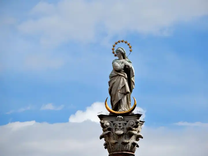 Statue of Maria Immaculta on pillar