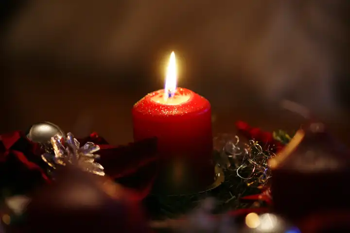 Der erste Advent, brennende Kerze