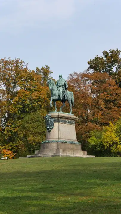 Hofgarten Coburg with equestrian monument of Ernst II, Duke of Saxony Coburg Gotha, Upper Franconia, Bavaria, Germany