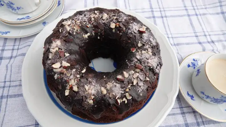 Chocolate cake, cake ring