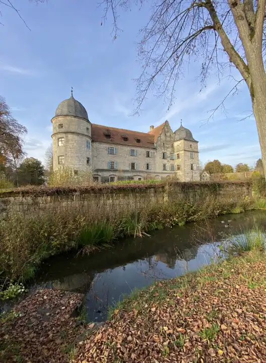 Wasserschloss zu Mitwitz im Herbst, Oberfranken, Bayern, Deutschland, Europa