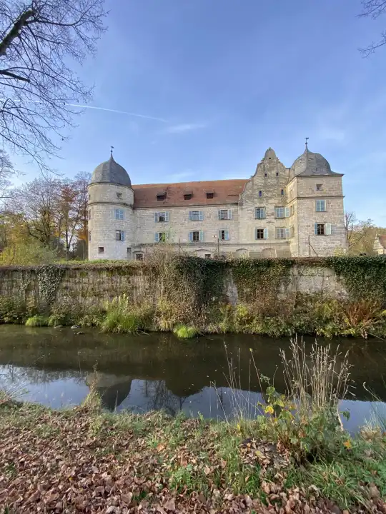 Moated castle to Mitwitz in autumn, Upper Franconia, Bavaria, Germany, Europe