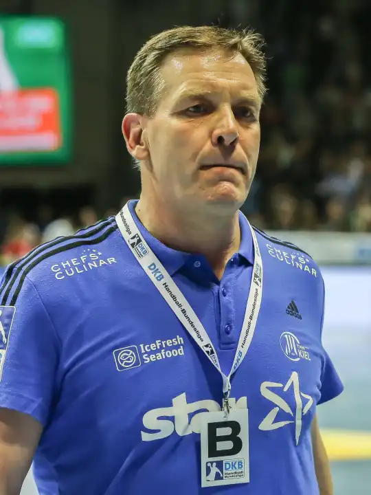 Cheftrainer Alfred Gislason THW Kiel während des DKB Handball-Bundesligaspiels 2016-2017, SC Magdeburg gegen THW Kiel