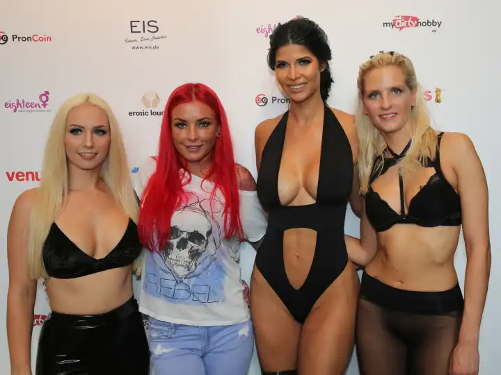 Lucy Cat, Lexy Roxx, Micaela Schäfer und Schnuggie91 bei der Erotikmesse Venus in Berlin 2018