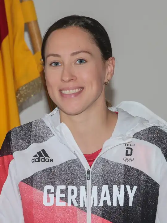Bronzemedaillengewinnerin Sarah Köhler SG Frankfurt beim Empfang Teilnehmer an den Olympischen Spielen in Tokio im Rathaus Magdeburg