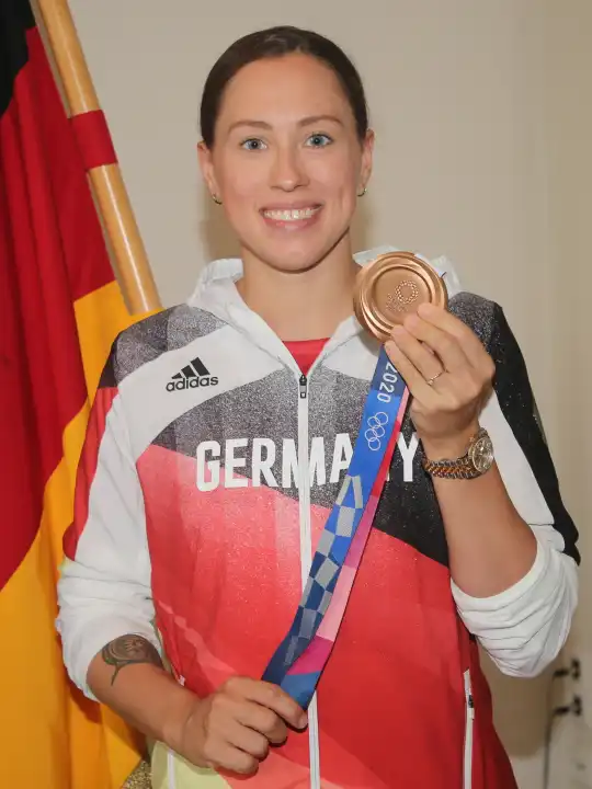 Bronze medalist Sarah Köhler SG Frankfurt at the reception of participants in the Olympic Games in Tokyo in Magdeburg City Hall