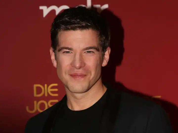 Actor Philipp Danne on the red carpet before the 28th Jose Carreras Gala on 07.12.2022 in the Media City Leipzig