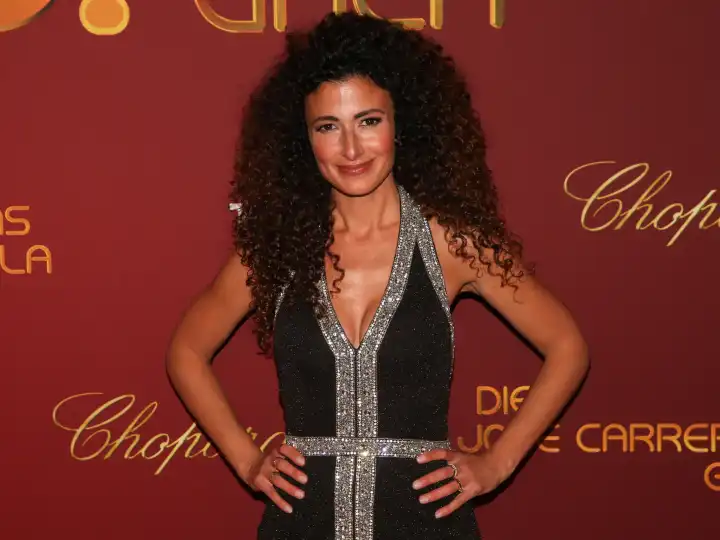 Brisant presenter Marwa Eldessouky on the red carpet before the 28.Jose Carreras Gala on 07.12.2022 in the Media City Leipzig