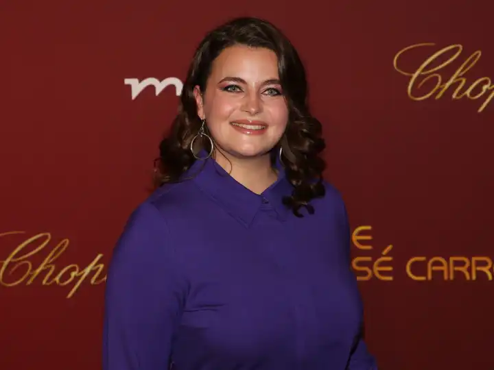 Actress Ronja Forcher on the red carpet before the 28th Jose Carreras Gala on 07.12.2022 in the Media City Leipzig