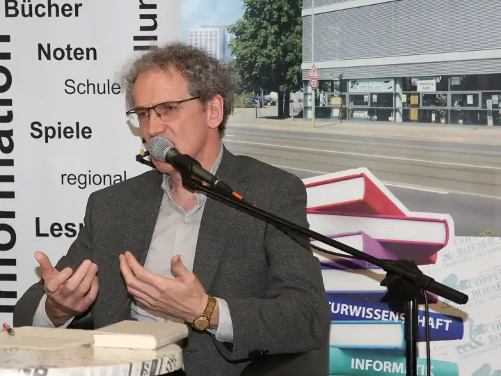 Best-selling author Prof.Dr.Dirk Oschmann with book reading to 04.04.2023 in public library Magdeburg