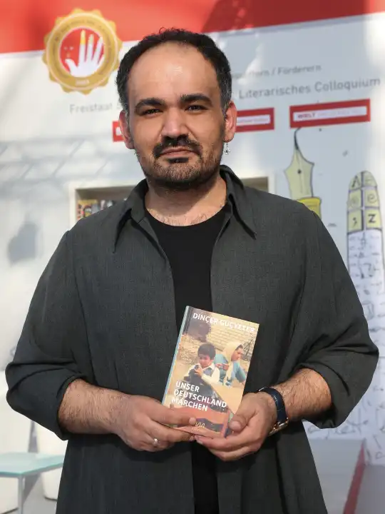 Poet and theater maker Dinçer Güçyeter Prize of the Leipzig Book Fair 2023 Winner in the category of fiction with his debut novel Our German Fairy Tale on 27.04.2023