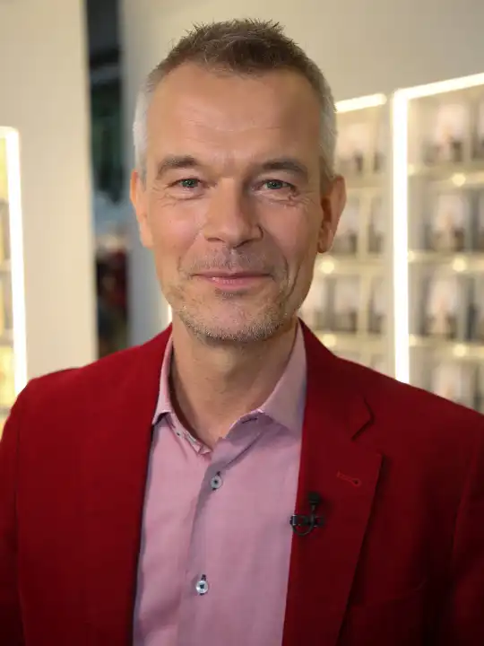 ZDF TV Moderator Peter Twiehaus auf der Leipziger Buchmesse am 27.04.2023