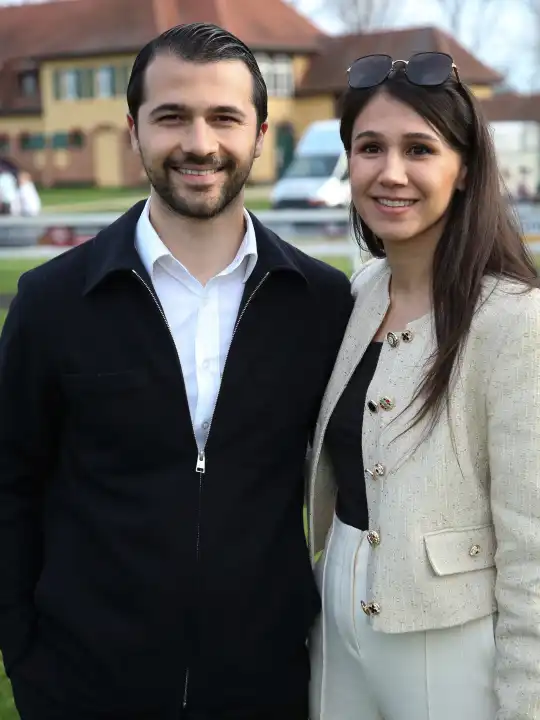 Mehmet Kirkbinar and Elif Altas Kirkbinar (Altas Law Firm) after the 6th race Prize of Ramsburg GmbH on 22.04.2023 at the racecourse Magdeburg Herrenkrug