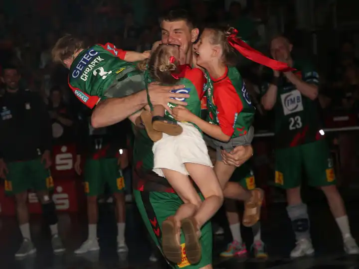 Polish handball player Piotr Chrapkowski SC Magdeburg dances with his children Sara,Klara and Bruno at his farewell on 08.06.2023