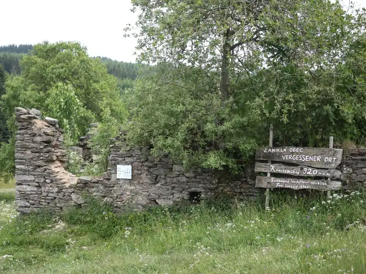 Ruin Hut Hannes in the abandoned village of King's Mill in today's Czech Republic in the summer of 2023