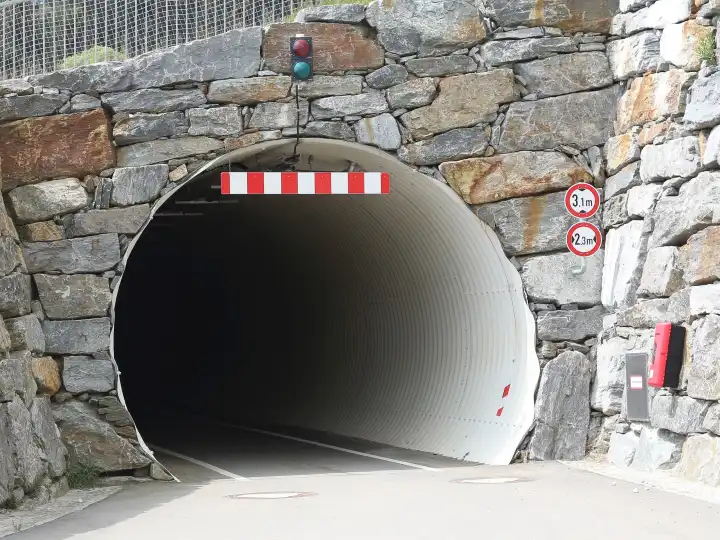 Rettungs-und Fußgängertunnel am Skihang Oberwiesenthal im Sommer 2023