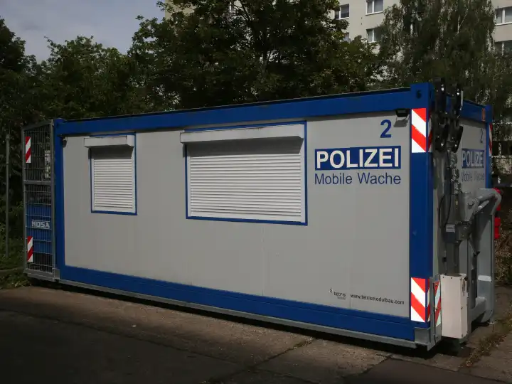 Mobile police station in front of the Ar-Rahman mosque in Magdeburg on 14.08.2023