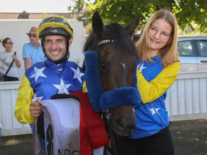 Jockey Maxim Pecheur wins the 4th race on the mare No Stopping Her on 09.09.2023 at the racecourse in Magdeburg.