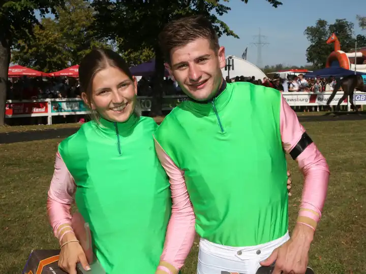 Rider Lukas Delozier with life companion Helen Boehler after the victory in the 3.race on 09.09.2023 at the racecourse Magdeburg