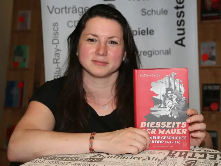 Author reading with Katja Hoyer from her bestseller This Side of the Wall on 12.09.2023 in the Magdeburg City Library