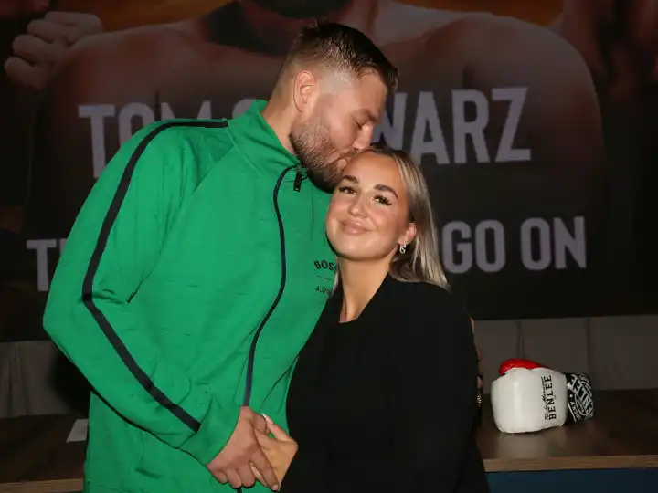 German heavyweight boxer Tom Schwarz from the Magdeburg boxing stable Fides Sports with wife Frederike at the press conference for THE SHOW MUST GO ON III on 21.09.2023 in Magdeburg